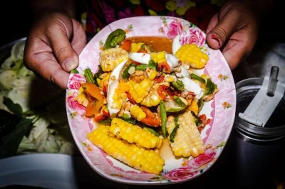 Follow a local foodie guide through chiang mai’s lively markets and street stalls, tasting over 15 northern thai dishes in a small group. includes drinks & pickup.