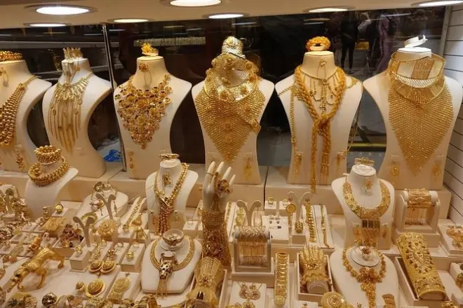 Old Dubai Shopping Tour: Gold, Spice & Textile Souks