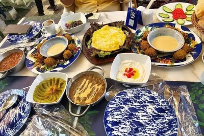 Laissez-vous surprendre par plus de 30 dégustations de spécialités égyptiennes, des adresses de rue secrètes et une balade au bord du nil. repas, boissons et menus flexibles inclus.