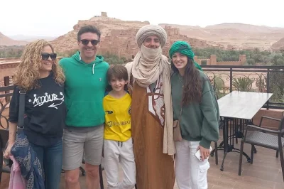 Von marrakesch über den hohen atlas zum unesco-weltkulturerbe ait ben haddou, durch historische kasbahs schlendern und mit blick auf die berge gemeinsam mittagessen. inklusive abholung & guide.