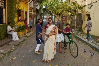 Descubra as colinas tranquilas de munnar, navegue pelos backwaters de kerala em um houseboat privativo e relaxe na praia de kovalam, com motorista local e hotéis inclusos.