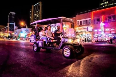 Erlebe eine entspannte nashville-tour mit golfcart zu bis zu 4 brauereien und destillerien. genieße verkostungen, street art und echte gespräche mit einheimischen.