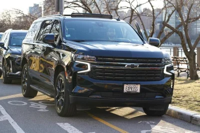 Traslado en nueva york con limo privada, sin líos de taxi y con chofer local. incluye coche privado, wifi, agua embotellada y reserva fácil online.