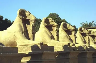 4-Day Nile Cruise Aswan to Luxor: Abu Simbel & Hot Air Balloon