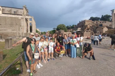 Découvrez rome antique avec une visite guidée du sol de l’arène du colisée, explorez le forum romain et grimpez le mont palatin. billets et guide expert inclus.