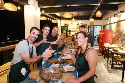 Aula de culinária na vila flutuante de Cat Ba: Do mercado à mesa