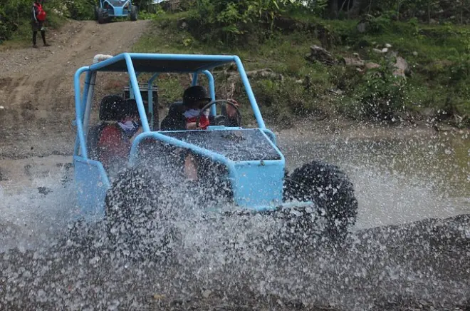 ATV-Tour in Puerto Plata: Fahrt durch Dschungelpfade