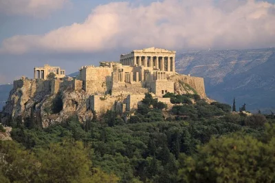 Descubre atenas en un tour privado de medio día con visita a la acrópolis, vistas panorámicas y el museo de la acrópolis. incluye recogida y horarios flexibles.