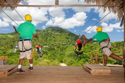 Sinta a adrenalina nas 12 linhas duplas de zipline em punta cana, com vistas incríveis das montanhas do caribe. inclui transporte, guias e todo equipamento de segurança.