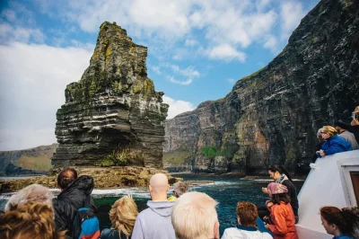 Galway, cliffs of moher, aran islands und connemara entdecken: erlebe eine unvergessliche tagestour mit bootsfahrt, inselspaziergang und atemberaubender küstenlandschaft.