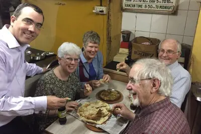 Comida de rua não vegana em Bohri Mohalla, Mumbai, passeio privado