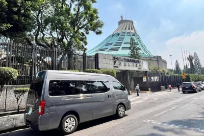 Scopri la devozione alla basilica di guadalupe a città del messico, esplora il colle di tepeyac con guida privata e goditi il trasferimento dall’hotel e snack inclusi per una giornata unica.