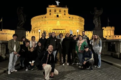 Découvrez rome la nuit avec un guide local, entre histoires de crimes réels, légendes sombres et exploration du castel sant’angelo. visite à pourboire.