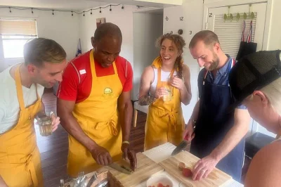 Laugh, chop, and sip your way through a hands-on panama city cooking class with 10 classic recipes, unlimited drinks, and local hosts. vegetarian options available.