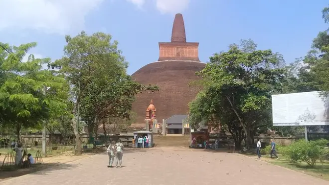 Tour de um dia de Sigiriya a Anuradhapura: Templos budistas antigos