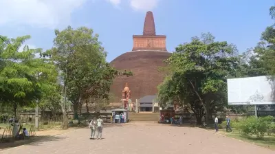 Temples bouddhistes anciens d'Anuradhapura depuis Sigiriya en 1 jour