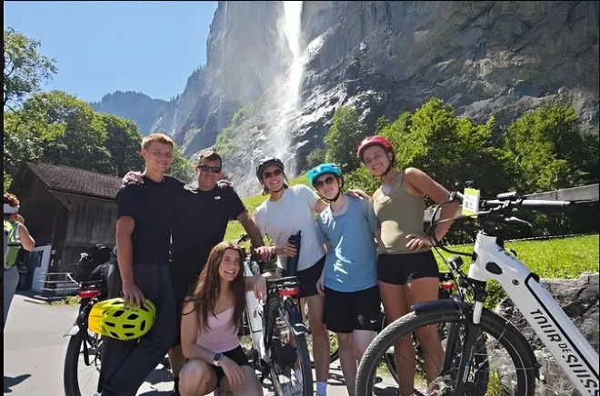 Lauterbrunnen E-bike Tour: Valley of 72 Waterfalls