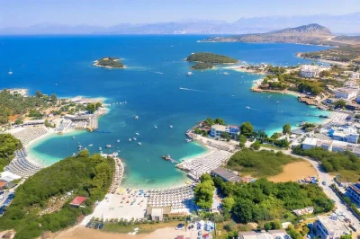 Descubre el sur de albania con sus calles de piedra, pueblos costeros y ciudades antiguas patrimonio de la unesco en una excursión desde tirana. incluye recogida en hotel, guía y tiempo libre para n