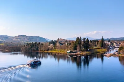 Explore as highlands selvagens com um passeio pelo loch ness, trilhas em glencoe, degustação de whisky escocês e o clássico fish & chips. grupo pequeno, guia local, aventura o dia todo.