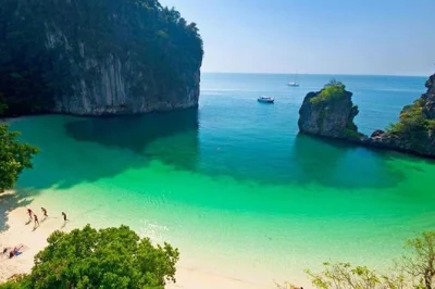 Skip the crowds from krabi on a small-group speedboat tour to james bond island, hong islands & koh yao noi, with a quiet beach lunch and hotel pickup included.