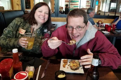 Entdecke lafayette bei einer cajun food bus tour – probiere boudin, gumbo, king cake & mehr an 5 authentischen stopps. inklusive verkostungen, wasser, klimatisiertem bus & abholung durch lokalen gui