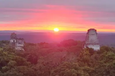 Tikal from Flores: Guided jungle tour to Mayan temples