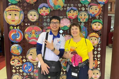 Erkunde hanois altstadt mit einem lokalen studenten, probiere streetfood, besuche den hoan kiem see & das ancient house. inkl. hoteltransfer & persönliche geschichten.