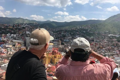 Let guanajuato’s daily life unfold on a private walking tour. explore historic plazas, university steps, and markets, with a local guide and flexible pace.