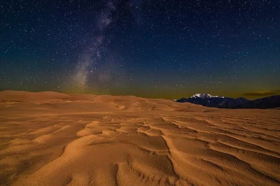 Scopri il deserto di doha di notte con cammellate, sandboarding e tè sulle dune. include pickup, guida in inglese e assicurazione.