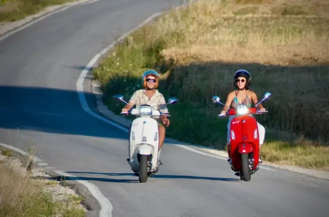 Tour in Vespa a Spello e Assisi da Bevagna: Self-guided con pranzo