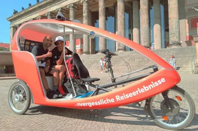 Erlebe berlin hautnah im rikscha – wähle deine route, höre spannende geschichten und tauche mit einem mehrsprachigen guide in die geschichte der stadt ein. kuschelige decken inklusive.
