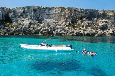 Ilhas egadi, favignana e levanzo: nade em praias de águas cristalinas, explore o porto tranquilo e conheça os antigos armazéns de atum de trapani. equipamento para snorkel, bebidas e guia local inc
