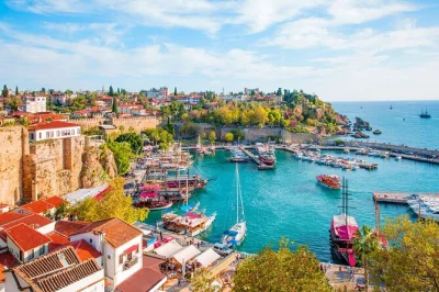 Scopri le cascate di duden, passeggia tra i vicoli di kaleici e rilassati con un giro in barca ad antalya, con trasferimento e pranzo inclusi.
