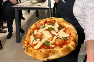 Mailand, pizza-kochkurs mit lokalem chef, tiramisù selber machen und italienische weine probieren – inklusive aller zutaten.