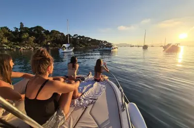 Bateau privé en soirée vers les îles de Lérins depuis Cannes