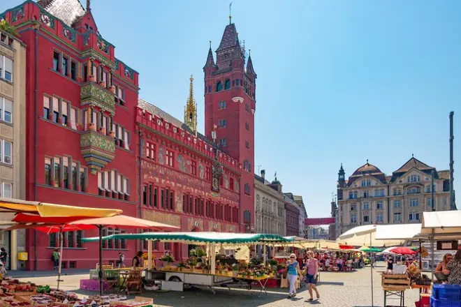 Basel Bauernmarkt & Käsetour: Schweizer Verkostungen