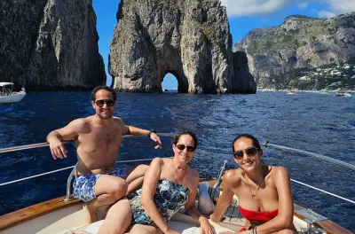 Capri e gruta azul saindo de Sorrento: Mergulho nas cavernas do mar