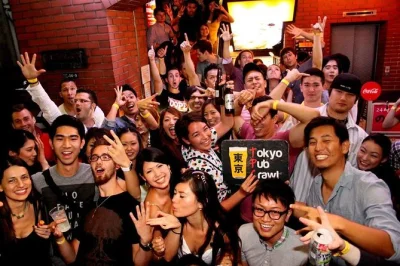 Erlebe tokyos nachtleben hautnah bei einer tour durch roppongis bars und clubs – mit kostenlosen shots, drink-specials, spielen und fotos. perfekt für alleinreisende oder gruppen.