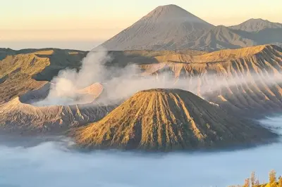 Mount Bromo Sonnenaufgangstour ab Surabaya: 4WD & Wanderung