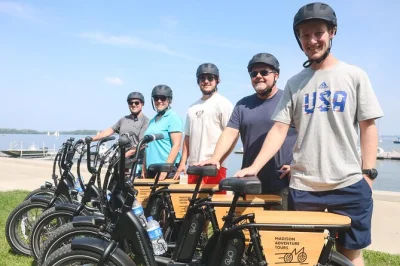 Descubre madison en un tour en e-bike: paseos junto al lago, las icónicas sillas sunburst en memorial union terrace y historias locales con guía. incluye ebike y entrenamiento.