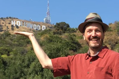 Vivi l’energia di los angeles con un tour fotografico privato: scatta il segno di hollywood, passeggia tra i murales di melrose e assaggia al farmers market. include pickup, guida locale e foto.