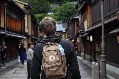 Kanazawa, jardins kenroku-en et ruelles samouraïs : créez votre visite privée avec un guide local. départ flexible, arrêts personnalisés et histoires authentiques. réservez votre demi-journée.