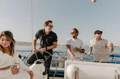 San diego, point loma e il ponte di coronado: crociera al tramonto in piccolo gruppo con drink, snack e viste mozzafiato sulla città. prenota ora il tuo posto.