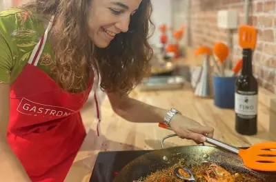 Clase de cocina de paella y tarta vasca quemada en Bilbao