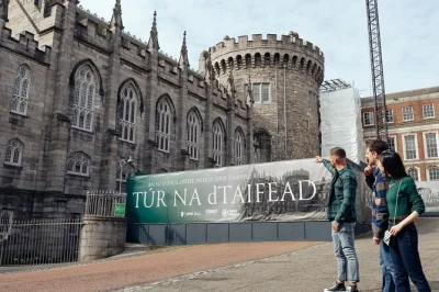 Erlebe dublin hautnah bei einer privaten tour mit lokalem guide. entdecke bekannte sehenswürdigkeiten, versteckte ecken und persönliche geschichten. inklusive hotelabholung und flexibler zeitgestalt