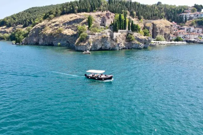 Visite en bateau dans la vieille ville d’Ohrid : Vues sur le lac et églises médiévales