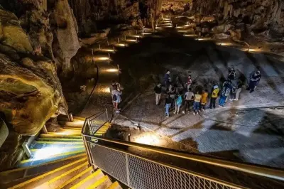 Cango Caves und Straußenfarm ab Oudtshoorn mit Mittagessen