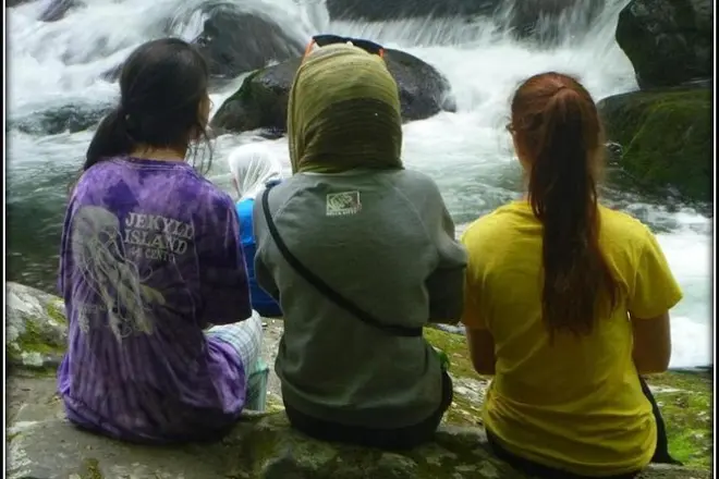 Easy Smoky Mountain River Walk near Gatlinburg: Guided