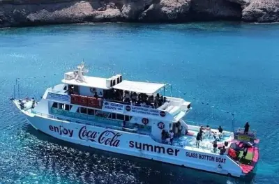 Tour de barco em Cape Greco Blue Lagoon com fundo de vidro