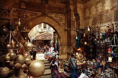 Entdecke das Ägyptische museum in kairo, erkunde koptische und jüdische stätten in alt-kairo und schlendere über den lebhaften khan el-khalili basar – inklusive hoteltransfer und lokalem guide.